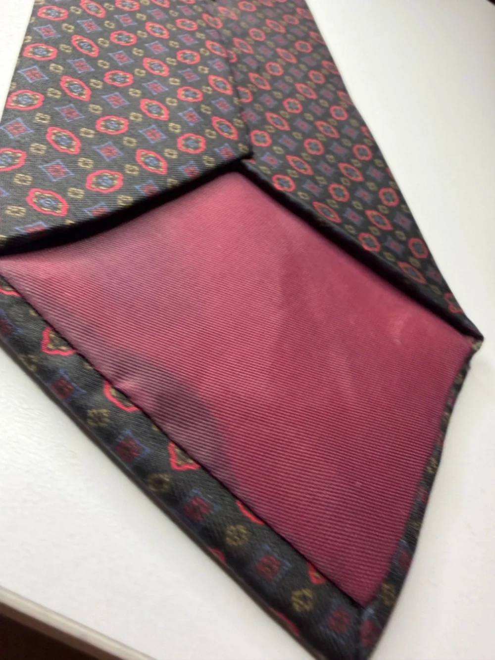 Vintage 102 Madison Italian Silk Neck Tie Navy Blue Red Made in USA 59